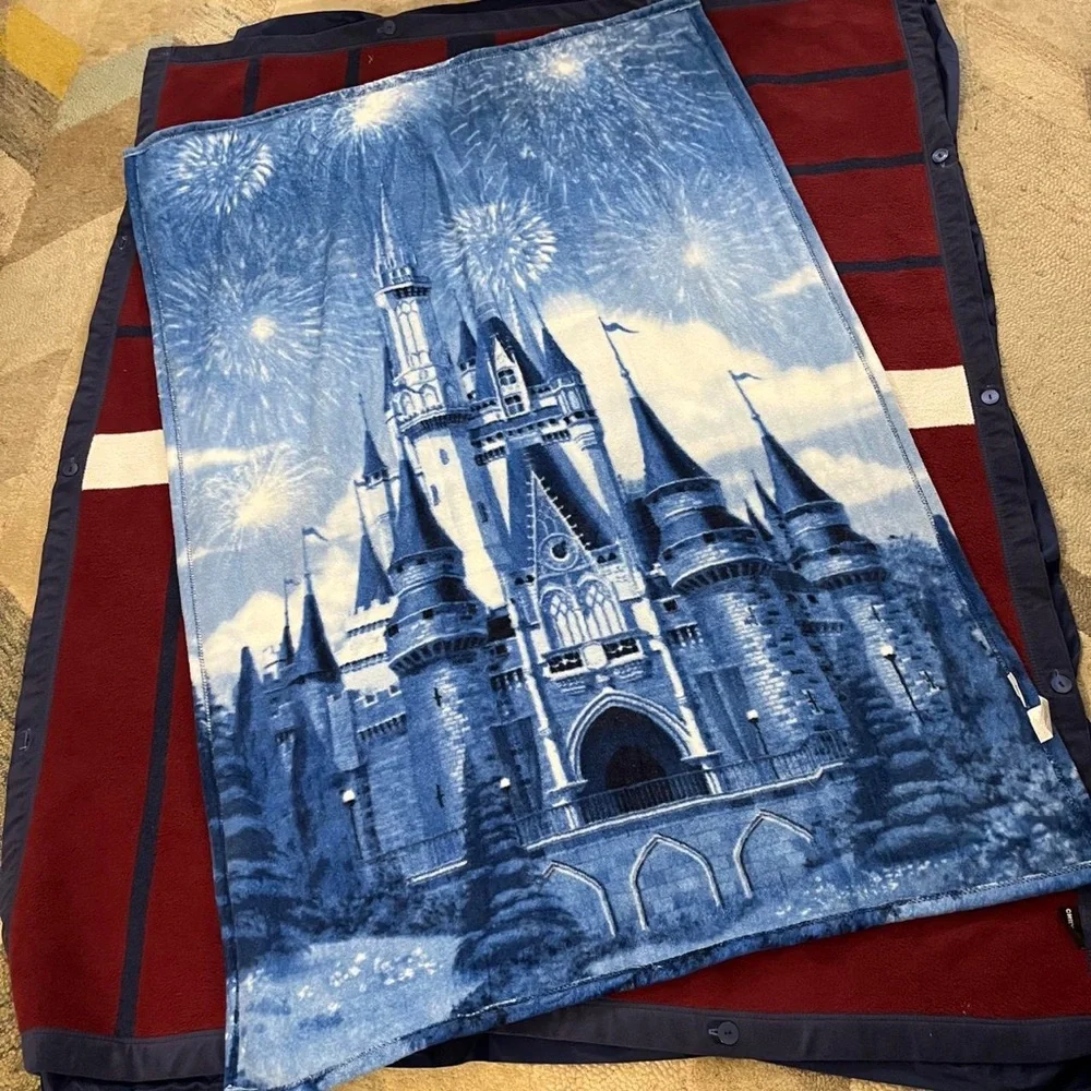 Disney Parks DisneyLand Castle Fleece Throw Blanket blue cozy warm winter 59x41”